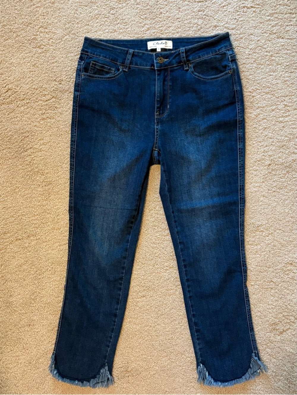 Charlie B Fray/Scalloped Hem Cropped Dark Wash Jeans Size 6